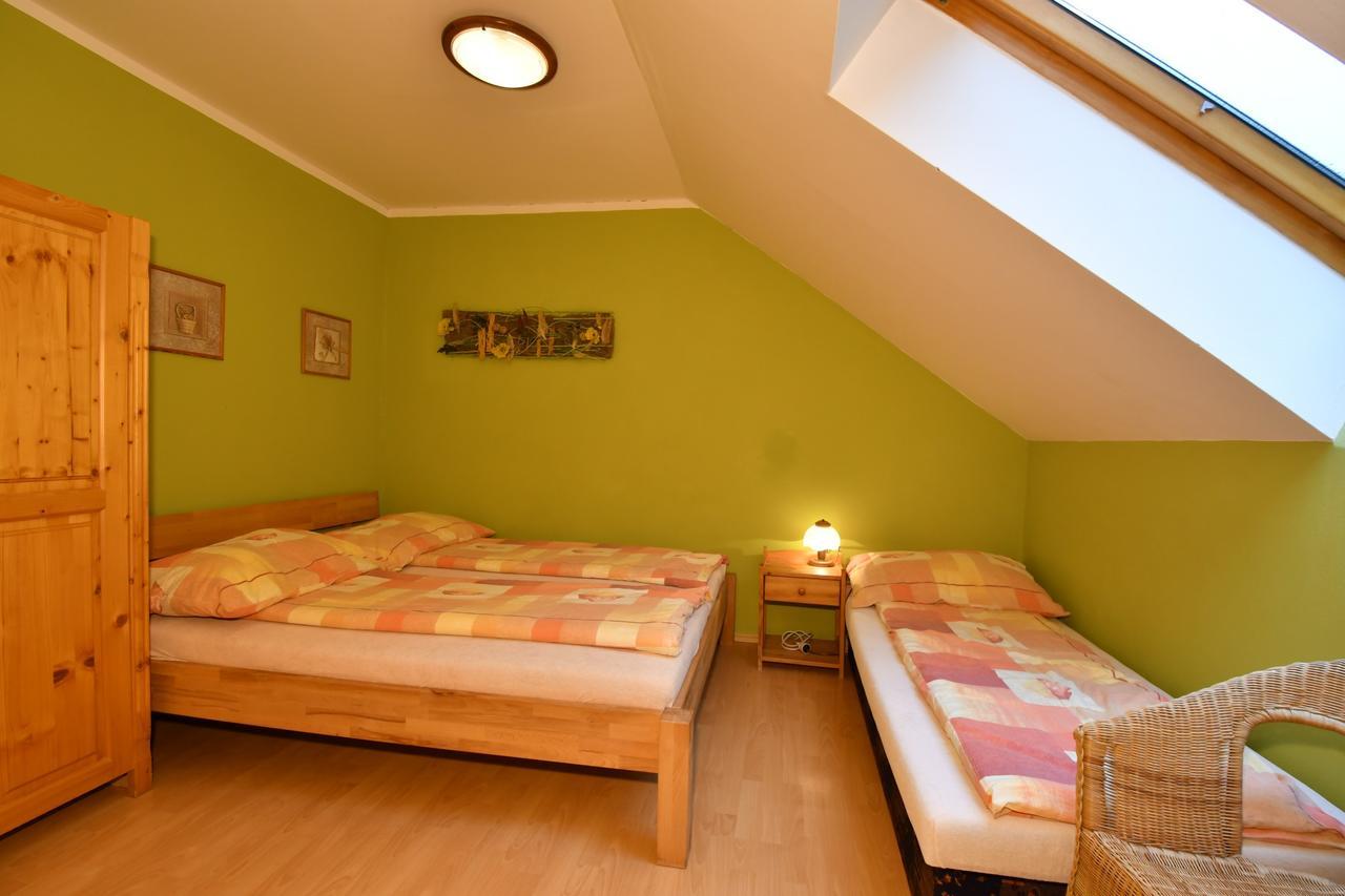 Apartman U Sarky Valaska Exterior photo