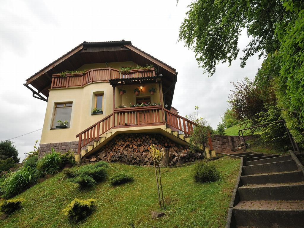 Apartman U Sarky Valaska Exterior photo