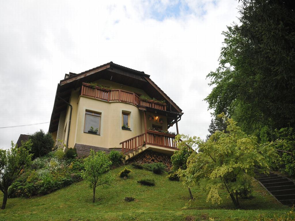 Apartman U Sarky Valaska Exterior photo